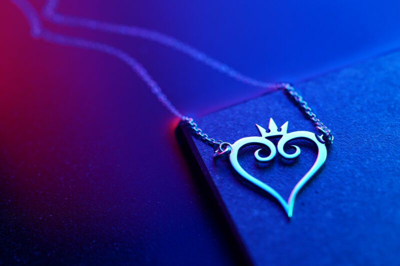 Colgante en forma de corazó en plata de ley