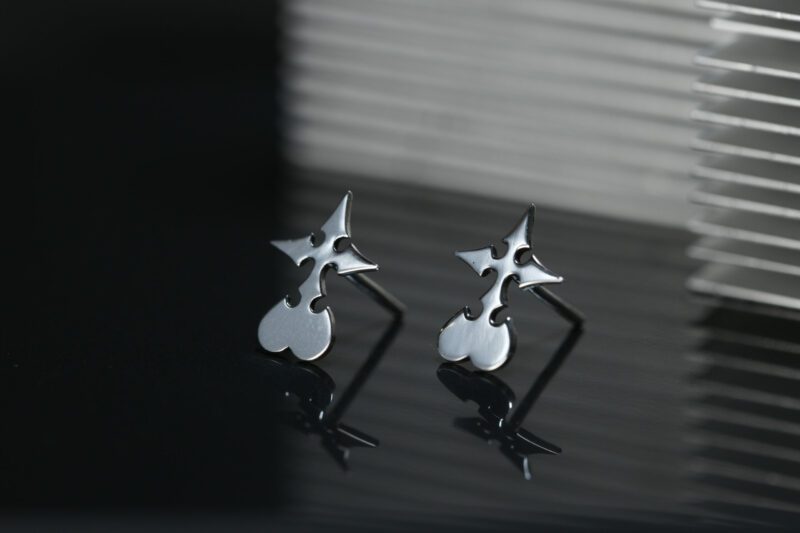 Pendientes Lux hechos a mano en plata de ley.