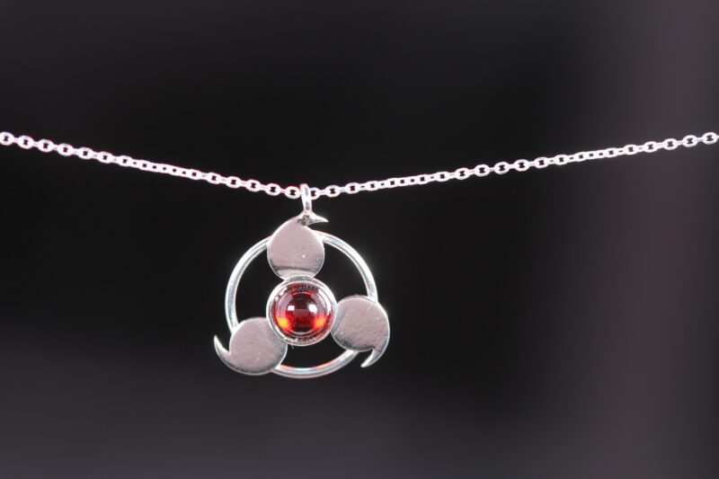 Colgante en plata de ley con granate natural