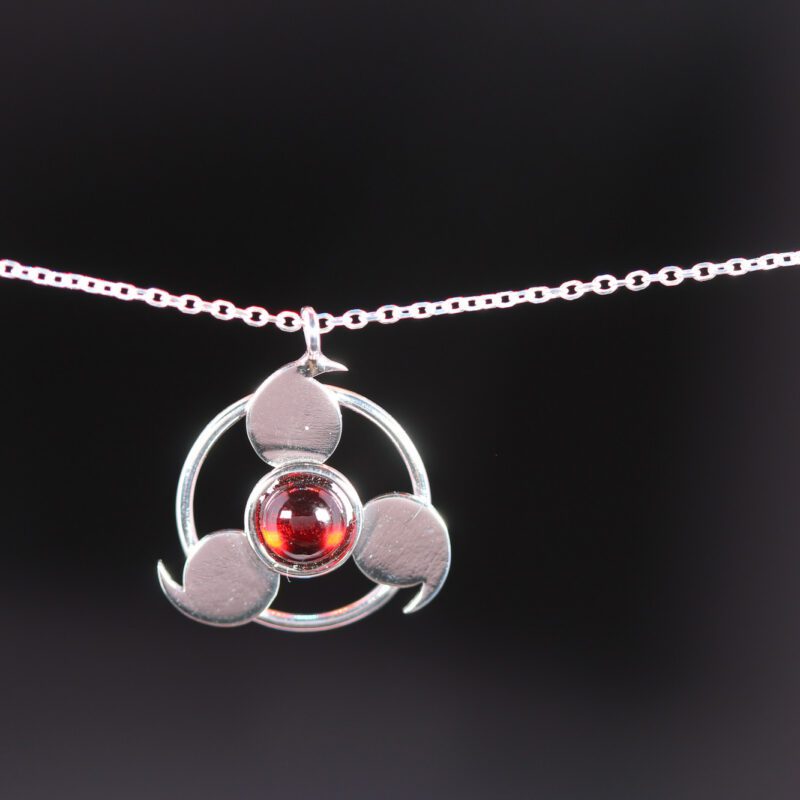 Colgante en plata de ley con granate natural