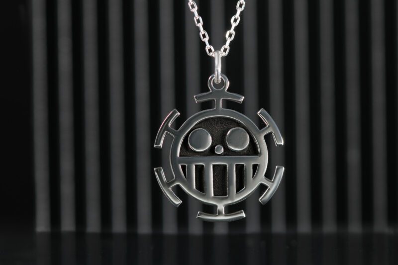Necklace with a pirate emblem made in sterling silver.