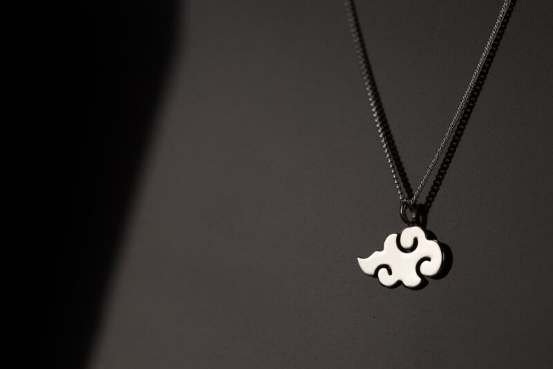 Colgante plata de ley nube roja símbolo friki